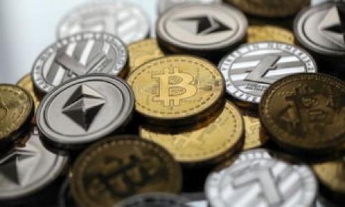   区块链钱包选择指南：如何找到最适合你的钱包名字  / 

 guanjianci  区块链, 钱包, 数字货币, 加密资产  /guanjianci 

**内容主体大纲**

1. 引言
   - 什么是区块链钱包
   - 为什么钱包的名字很重要

2. 区块链钱包的分类
   - 热钱包和冷钱包
   - 软件钱包与硬件钱包

3. 如何选择合适的区块链钱包名称
   - 名字的简洁性
   - 是否与品牌相关
   - 名字的可记忆性

4. 受欢迎的区块链钱包名字分析
   - 知名钱包的名字及其背后的含义
   - 名字如何影响用户选择

5. 为你的区块链钱包创造一个独特的名字
   - 选择名字时的注意事项
   - 使用工具和资源获取灵感

6. 区块链钱包名字的法律问题
   - 商标注册与保护
   - 避免与其他品牌混淆

7. 总结与未来展望
   - 钱包发展趋势
   - 名字在未来的重要性

---

### 1. 引言

区块链技术的飞速发展，使得数字货币以及相关钱包的使用日益普及，而区块链钱包作为管理和储存数字资产的重要工具，其名称的重要性也逐渐显现。选择一个好的区块链钱包名字不仅能够吸引用户的注意，还能在竞争激烈的市场中脱颖而出。

在本篇文章中，我们将深入探讨如何选择一个合适的区块链钱包名字，以及名字在用户心理和品牌战略中的重要作用。

### 2. 区块链钱包的分类

在讨论钱包名字时，了解区块链钱包的主要分类是非常重要的。区块链钱包主要可以分为热钱包与冷钱包，以及软件钱包和硬件钱包。

热钱包是指常常在线的数字钱包，通常用于日常交易。而冷钱包则是为长期储存而设计的，更加安全，但在使用上相对不便。软件钱包是以应用程序的形式存在的，而硬件钱包则是专门的设备，能够提供更高的安全性。

### 3. 如何选择合适的区块链钱包名称

选择一个合适的区块链钱包名称并非易事。名字应当具备简洁性、与品牌的相关性以及能够让用户容易记住的特点。

一个好的钱包名字能够传达出其功能特性，或是唤起某种情感。比如，若钱包名字有“安全”或“快速”等标签，会让用户下意识觉得这个钱包能够安全地存储他们的资产。

### 4. 受欢迎的区块链钱包名字分析

我们可以通过分析一些知名区块链钱包的名字，来理解这些名字背后的含义及其吸引力。比如，钱包的名字“Coinbase”直观地传达了其作为一种货币基础的平台的特性，而“MetaMask”则在一定程度上寄托了它在区块链元宇宙中的赋能。

名字的选择直接影响了用户的认知与选择，好的名字可以大大增强钱包的品牌价值与市场认可度。

### 5. 为你的区块链钱包创造一个独特的名字

产生一个独特的区块链钱包名字需要一定的创造力与灵感。可以通过不同的方式来寻找灵感，比如结合相关的词汇、使用自然元素、甚至可以借助在线的命名工具。

在选择名字时，除了要确保名字在某种程度上具备吸引力外，也要尽量避免与已经存在的品牌重复，以免引起混淆和法律麻烦。

### 6. 区块链钱包名字的法律问题

选择区块链钱包的名字还涉及到法律问题，特别是在商标注册与保护方面。确保你的名字没有侵犯其他品牌的商标是非常重要的，这可以避免后续的法律纠纷。

在市场竞争日益激烈的环境中，保护自己的品牌是非常必要的，确保名字的唯一性与商标的注册可以有效减少风险。

### 7. 总结与未来展望

随着区块链技术的不断演进，区块链钱包市场也在不断扩展。钱包名字的重要性显现无疑，将成为品牌策略中不可忽视的一部分。

未来，区块链钱包将会有更多的功能与服务，而随着技术的发展，一个能够与时俱进的名字也将变得尤为重要。

---

### 相关问题

1. **什么是区块链钱包及其功能是什么？**
   - 详细解释区块链钱包的定义及其基本功能。

2. **热钱包和冷钱包有什么区别？**
   - 辨析热钱包和冷钱包的特点、优势和劣势。

3. **选择钱包名字时是否有心理学考量？**
   - 探讨名字对用户心理的影响以及相关的心理学原理。

4. **有哪些知名的区块链钱包名字？**
   - 针对市场上表现突出的钱包进行案例分析。

5. **如何避免钱包名字的法律纠纷？**
   - 介绍商标注册流程及如何选择风险较小的名字。

6. **区块链钱包名字对品牌发展的影响是什么？**
   - 讨论钱包名字如何影响品牌的长期发展与市场策略。

---

接下来，我将针对每个问题进行详细介绍。